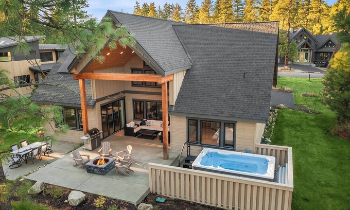 Cle Elum House | Suncadia's Premier 6BR Retreat! On the Course - Walk to the Winery!