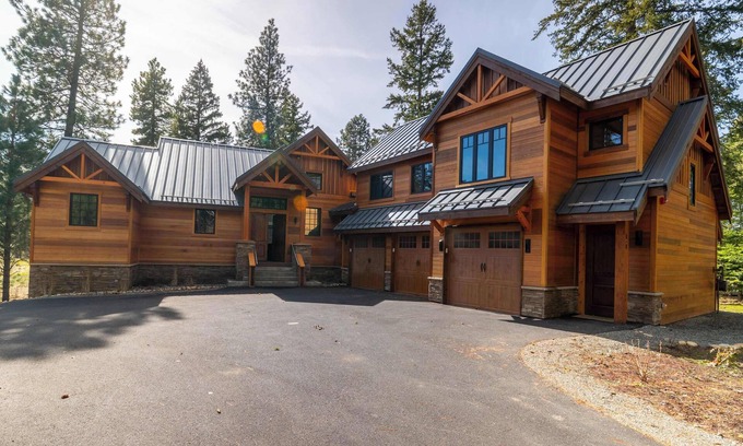 Roslyn House | Suncadia Serenity on 13 Villa with ev charger