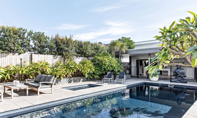 Werri Beach House | Sundara Beach House Gerringong - Ocean views, heated pool/spa, cubby, billiards