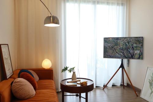 Van Giang Apartment | Sunday Home Ecopark - 2BR bathtub apartment with nice view