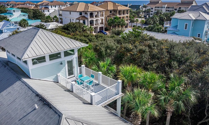 Crystal Beach House | SUNFISH MANOR: Remodeled! Private Beach 2 min walk! Modern-Coastal Design, Huge