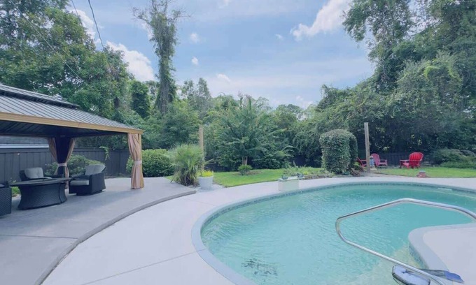 Little River House | Sunlit Hideaway 3BR, 2BA house pool