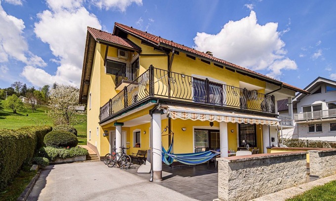 Podcetrtek Apartment | Sunny and Spacious Apartments with Terrace near Water Park - Three Bedroom Apartment with Terrace