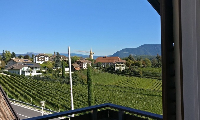 Caldaro Sulla Strada del Vino Apartment | Sunny apartment in an ideal location for active people, families, Genießer