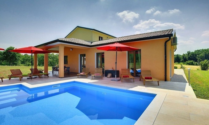Karojba House | Sunny finca in secluded location with private pool - dogs are also welcome here