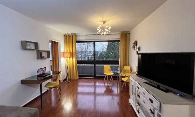 Franconville Apartment | Sunny Flat, Parking & RER C et Ligne H