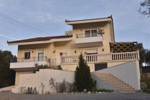 Amarinthos House | Sunny House in Nature