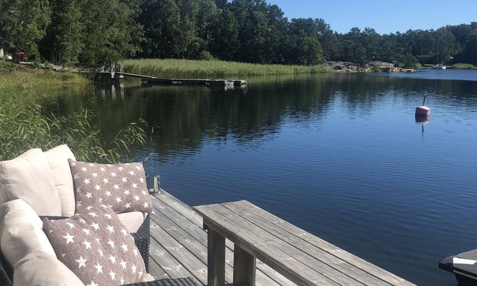 Varmdo House | Sunny lakeside plot in beautiful & quiet bay.