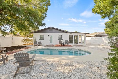 Palmetto House | Sunny Palmetto Oasis - 4BR Home With Private Pool