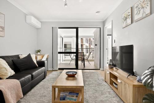Rockingham Apartment | Sunny Stay in Rockingham 2BR Apartment Close to Beach Shops & Parks