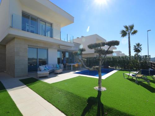 Lo Rufete Villa | Sunny Villa with Fenced Garden
