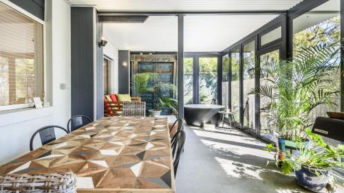Killcare Heights House | 'Sunnyside House - Ocean Views' by HolidayCo