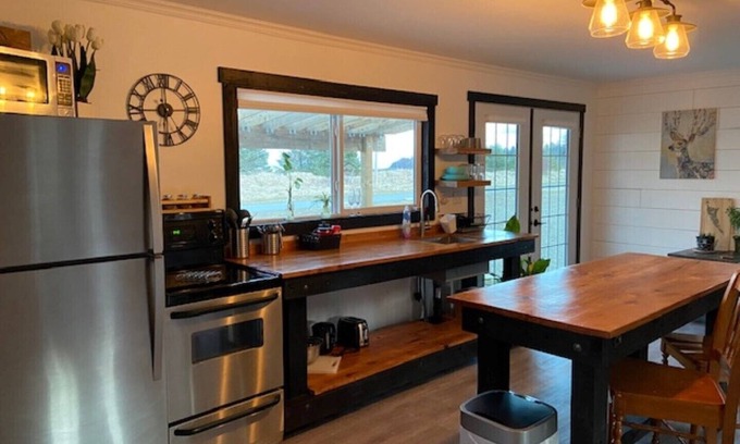 Sandspit House | Sunrise Cabin Private Beach Front Accommodation