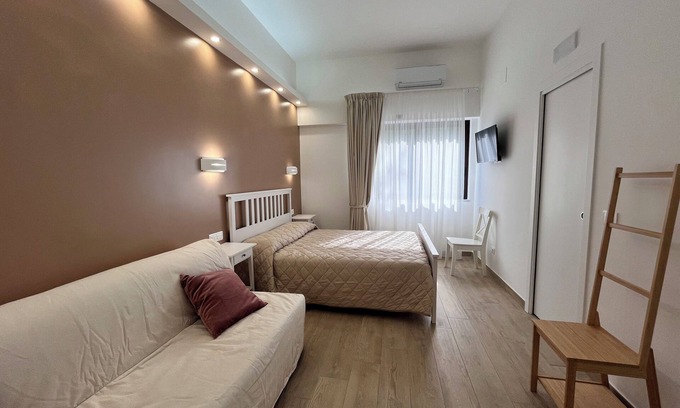 Laureana Cilento Bed & Breakfast | Sunrise in the Vineyard Bed and Breakfast - Oak