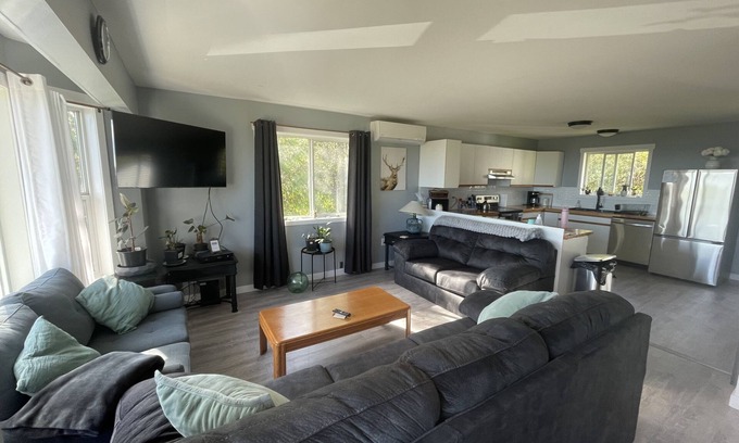 Skidegate House | Sunrise Mountain view Skidegate full house, sleeps 8 Haida Gwaii central private