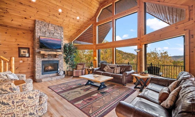 Townsend Cabin | Sunrise Peak: Incredible 6BR w/Views*Hot Tub*Games*Privacy!