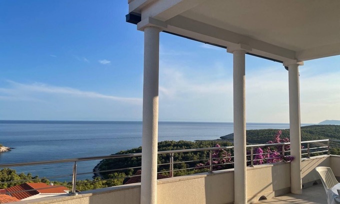 Rukavac Apartment | Sunrise Sunset Seaview Walk to Vis Iconic Beaches