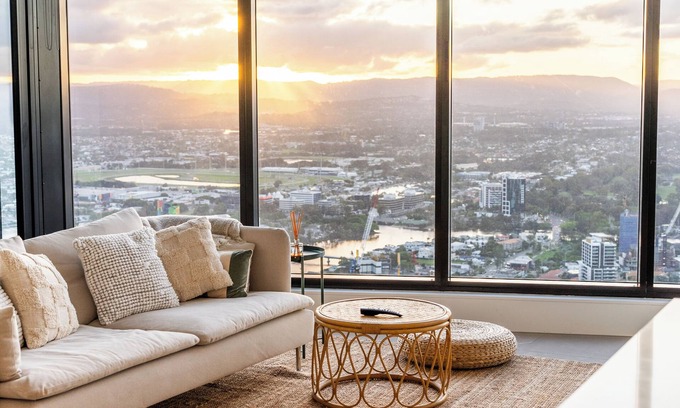 Gold Coast Apartment | Sunset Boulevard - Sky High Apt on Ocean Meirton