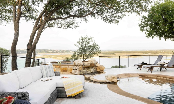 Eck Lane on the Lake Resort | Sunset Cliff Resort on Lake Travis: WEDDING, EVENT, HEATED POOL, DOCK, & BOAT
