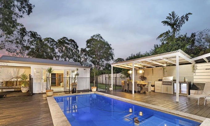 Noosa Heads House | Sunset on Noosa Chalet W/pool & Separate Studio Accomodation