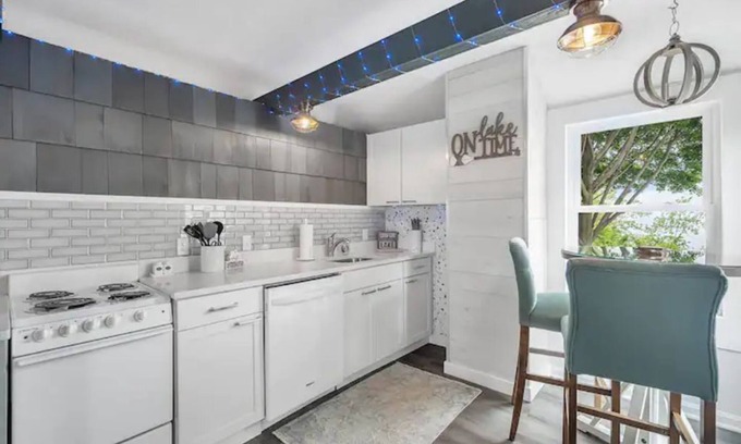 Willoughby House | Sunset Suite
