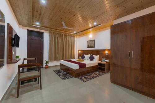 Kasauli House | Sunset Vibes! Near Mall Road Kasauli by Alluring North