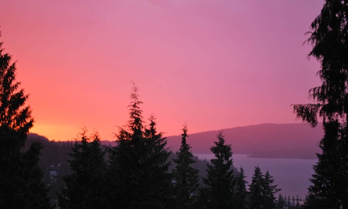 Sudden Valley House | Sunset View over Lake Whatcom with Hot Tub!