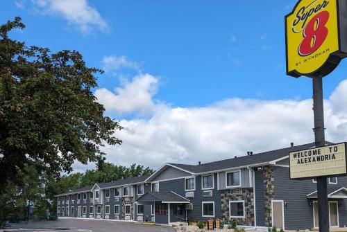 Alexandria Hotel | Super 8 by Wyndham Alexandria MN