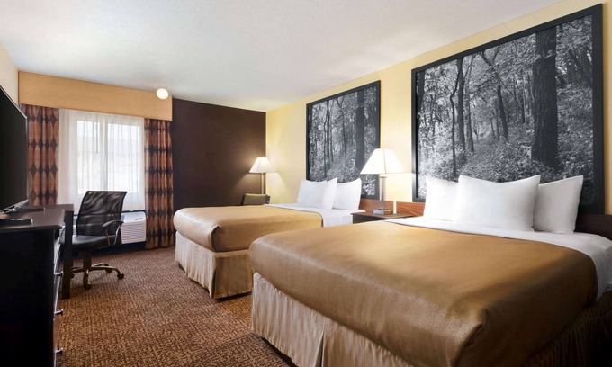 Berwick Hotel | Super 8 by Wyndham Des Moines