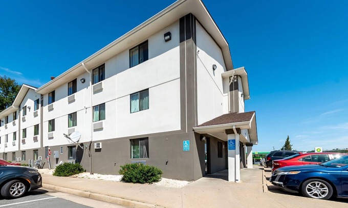 Dumfries Hotel | Super 8 by Wyndham Dumfries/Quantico