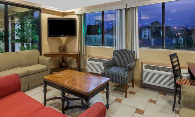 North Meadows Hotel | Super 8 by Wyndham Hartford