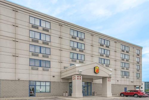 Gateway Hotel | Super 8 by Wyndham Mississauga