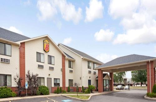 Monee Hotel | Super 8 by Wyndham Monee I-57