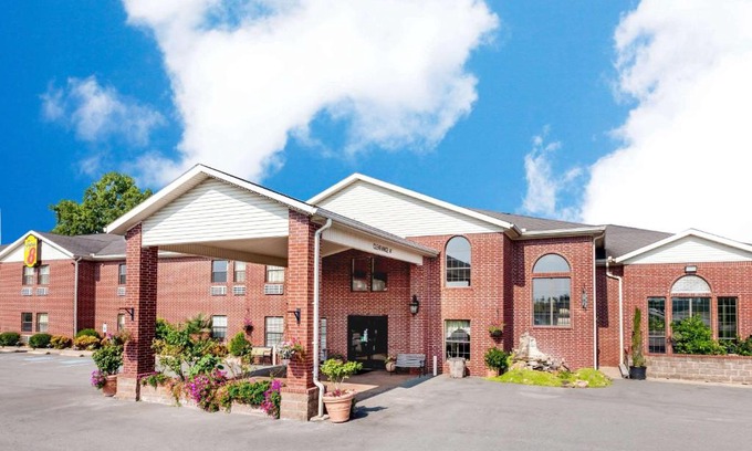 Pine Bluff Hotel | Super 8 by Wyndham Pine Bluff