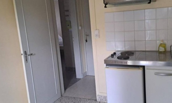 La Souterraine Bed & Breakfast | Super Appartement Meublé Avec Cours Intérieur, en Plein Centre Ville