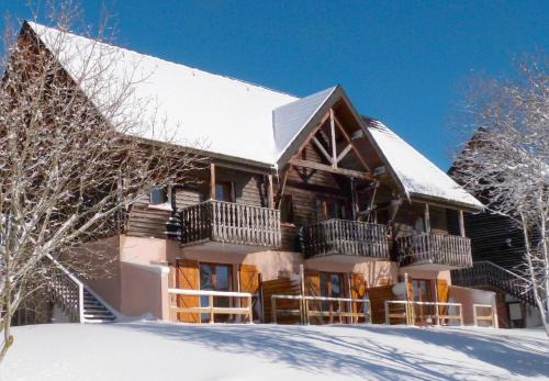 Besse-et-Saint-Anastaise Apartment | Super Besse 5/6 pers. Vue sur les monts du cantal