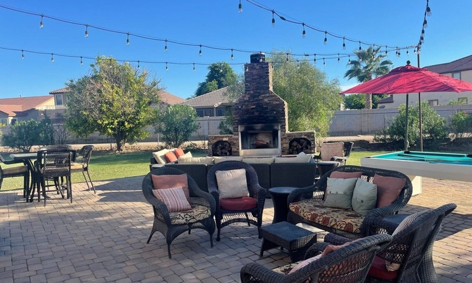 Glendale House | Super Bowl Painted Field, Hot Tub, 5 Minutes from Stadium, 1-Acre Lot