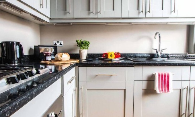 Twickenham Riverside Apartment | Super Chic 1-Bedroom Urban Hideaway