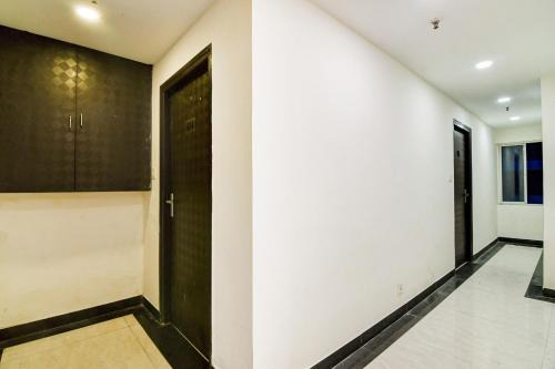 Chinar Park Hotel | Super Collection O City Center New Town Kolkata Formerly Paradise Inn