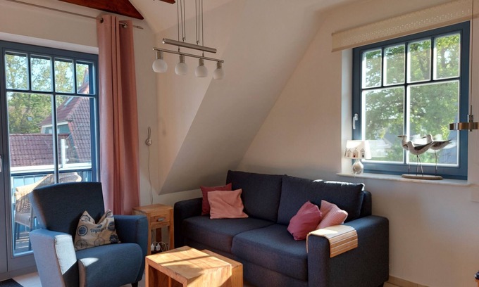 Zingst Condo | Super equipped bright apartment with flair, 200 m to the sea, WLAN, 5 stars,