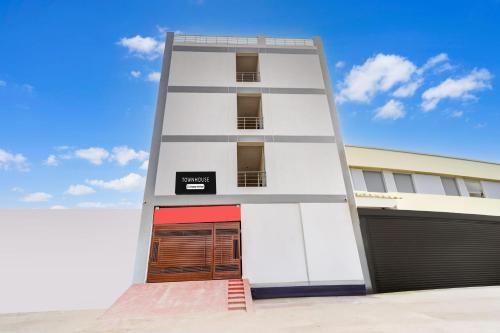 Tapukara Hotel | Super Hotel O Aravali Vihar Bhiwadi