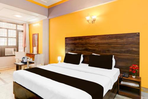 Indira Nagar Hotel | Super Hotel O Insaf Nagar Munshipuliya formerly Vibrant