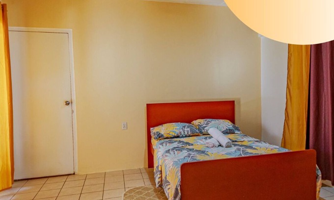 Santa Rosa Bed & Breakfast | Super Spacious Room 5min from the beach
