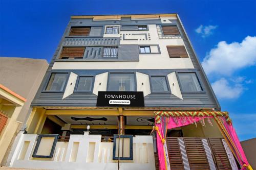 Gorakhpur Hotel | Super Townhouse Taramandal Near Sahara States