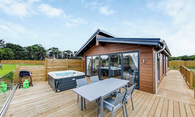 Laceby Ski Chalet | Superb bespoke lodge with two bedrooms sleeping up to four people.