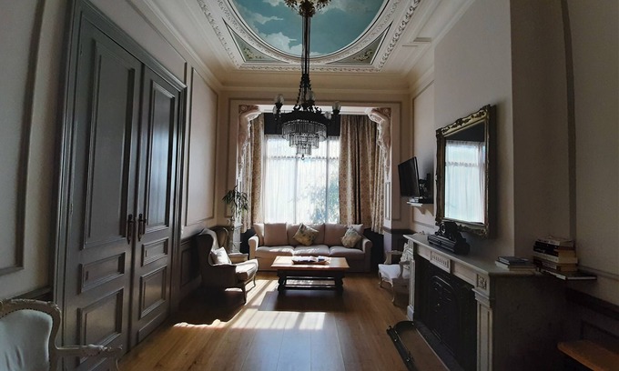 Upper Town Apartment | Superb character duplex in the European district