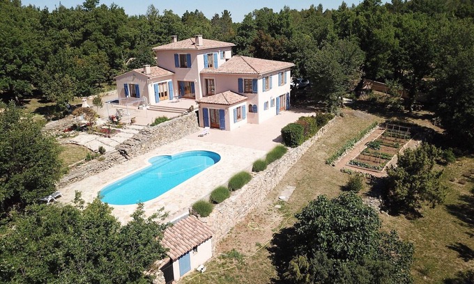 Flassans-sur-Issole Villa | Superb Provençal villa for holidays with family or friends