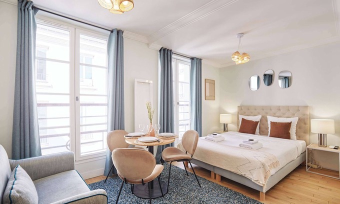 Strasbourg -Saint-Denis Apartment | Superb Studio Center of Paris Montorgueil