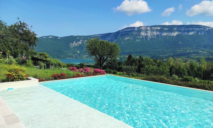 Dullin Apartment | Superbe appartement 2 chambres/Lovely 2 bedrooms with terrasse TOUSHITA