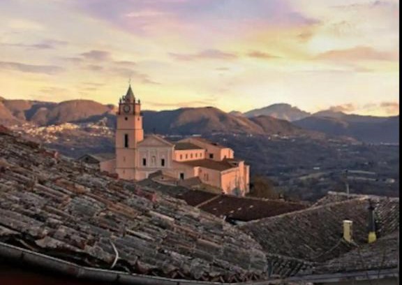 Montefalcione Apartment | Superbe Appartement de 5 pièces avec 3 grandes chambres situé dans un jolie village